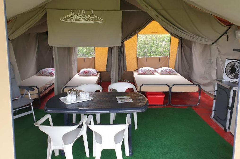 צרבאר - פורת Easyatent Safari Tent Lanterna חדר תמונה